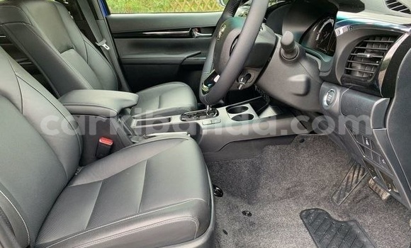 Gura Yakoze Toyota Hilux Blue Imodoka i Kampala mu Uganda Gura Yakoze Toyota Hilux Blue Imodoka i Kampala mu Uganda