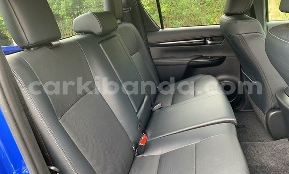 Gura Yakoze Toyota Hilux Blue Imodoka i Kampala mu Uganda Gura Yakoze Toyota Hilux Blue Imodoka i Kampala mu Uganda