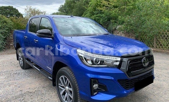 Gura Yakoze Toyota Hilux Blue Imodoka i Kampala mu Uganda Gura Yakoze Toyota Hilux Blue Imodoka i Kampala mu Uganda