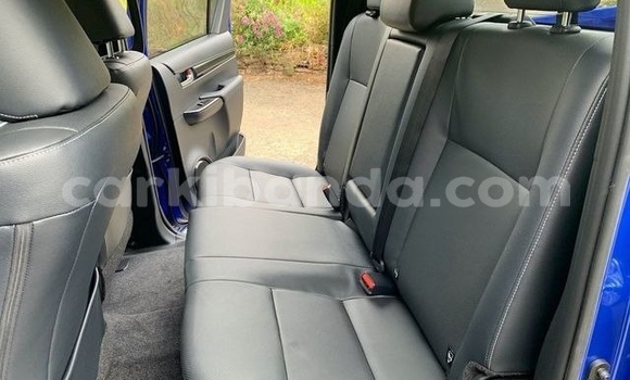 Gura Yakoze Toyota Hilux Blue Imodoka i Kampala mu Uganda Gura Yakoze Toyota Hilux Blue Imodoka i Kampala mu Uganda