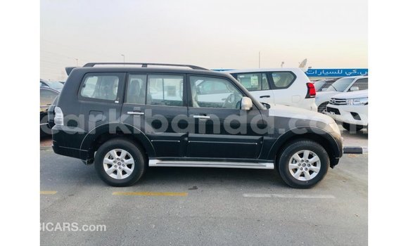Acheter Import Voiture Mitsubishi Pajero Noir à Import - Dubai, Ouganda Acheter Import Voiture Mitsubishi Pajero Noir à Import - Dubai, Ouganda