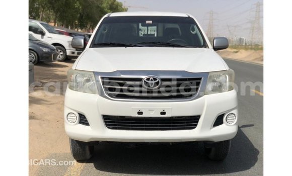 Acheter Import Voiture Toyota Hilux Blanc à Import - Dubai, Ouganda Acheter Import Voiture Toyota Hilux Blanc à Import - Dubai, Ouganda