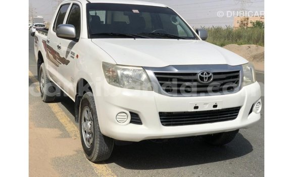 Acheter Import Voiture Toyota Hilux Blanc à Import - Dubai, Ouganda Acheter Import Voiture Toyota Hilux Blanc à Import - Dubai, Ouganda