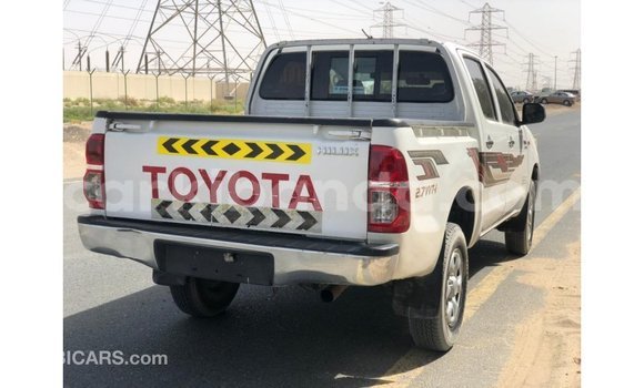 Acheter Import Voiture Toyota Hilux Blanc à Import - Dubai, Ouganda Acheter Import Voiture Toyota Hilux Blanc à Import - Dubai, Ouganda