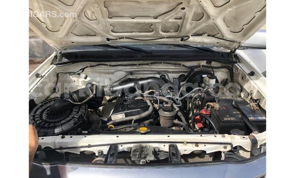 Acheter Import Voiture Toyota Hilux Blanc à Import - Dubai, Ouganda Acheter Import Voiture Toyota Hilux Blanc à Import - Dubai, Ouganda