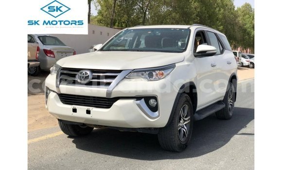 Gura Imported Toyota Fortuner White Imodoka i Import - Dubai mu Uganda