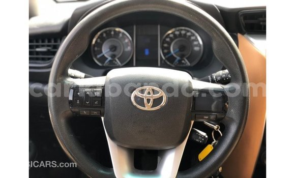 Acheter Import Voiture Toyota Fortuner Blanc à Import - Dubai, Ouganda Acheter Import Voiture Toyota Fortuner Blanc à Import - Dubai, Ouganda