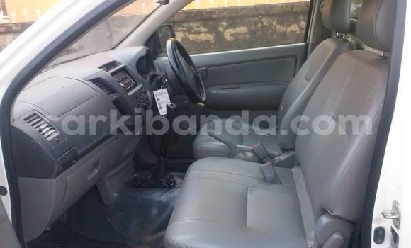 Gura Yakoze Toyota Hilux White Imodoka i Arua mu Uganda Gura Yakoze Toyota Hilux White Imodoka i Arua mu Uganda