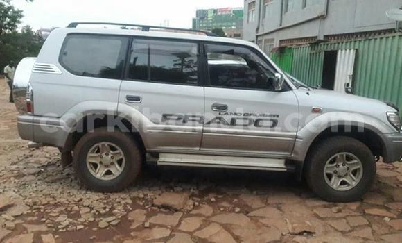 Gura Yakoze Toyota Land Cruiser Prado Silver Imodoka i Kampala mu Uganda Gura Yakoze Toyota Land Cruiser Prado Silver Imodoka i Kampala mu Uganda