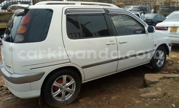 Gura Yakoze Toyota Raum White Imodoka i Kampala mu Uganda Gura Yakoze Toyota Raum White Imodoka i Kampala mu Uganda