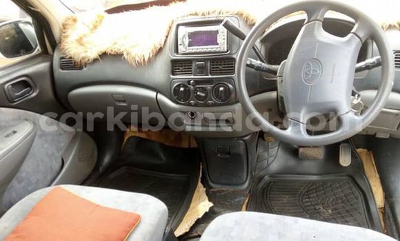 Gura Yakoze Toyota Raum White Imodoka i Kampala mu Uganda Gura Yakoze Toyota Raum White Imodoka i Kampala mu Uganda