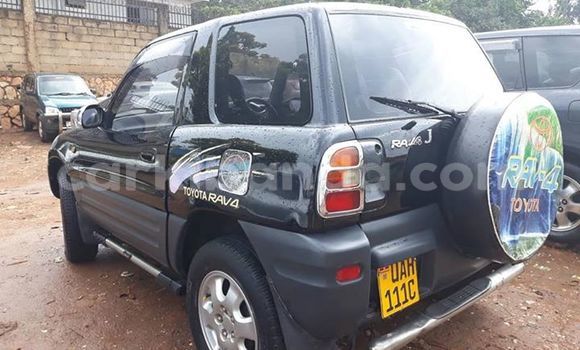 Gura Yakoze Toyota RAV4 Black Imodoka i Kampala mu Uganda Gura Yakoze Toyota RAV4 Black Imodoka i Kampala mu Uganda