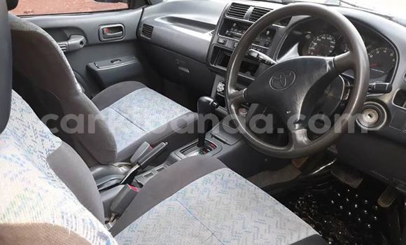 Gura Yakoze Toyota RAV4 Black Imodoka i Kampala mu Uganda Gura Yakoze Toyota RAV4 Black Imodoka i Kampala mu Uganda