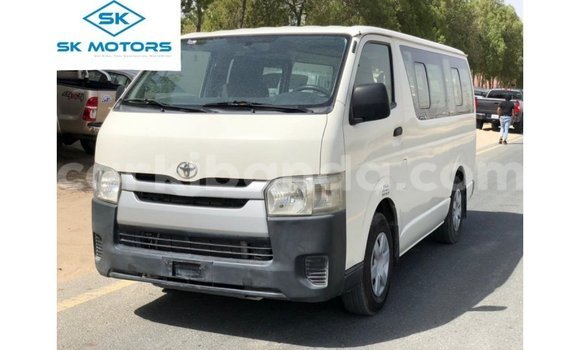 Nunua Imported Toyota Hiace Nyeupe Gari ndani ya Import - Dubai nchini Uganda