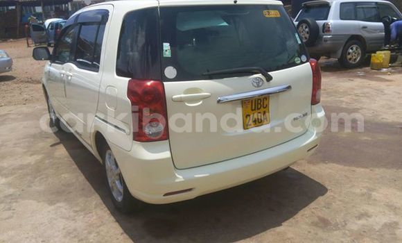 Gura Yakoze Toyota Raum White Imodoka i Kampala mu Uganda Gura Yakoze Toyota Raum White Imodoka i Kampala mu Uganda