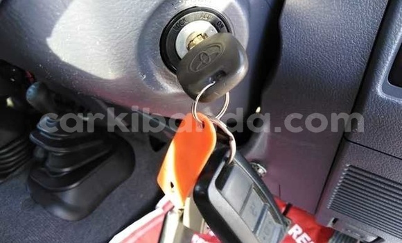 Gura Yakoze Toyota Land Cruiser White Imodoka i Kampala mu Uganda Gura Yakoze Toyota Land Cruiser White Imodoka i Kampala mu Uganda