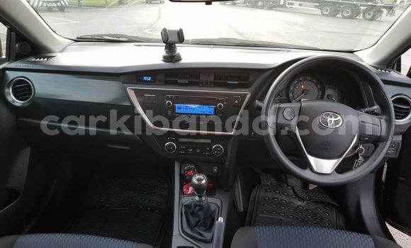 Gura Yakoze Toyota Auris Black Imodoka i Kampala mu Uganda Gura Yakoze Toyota Auris Black Imodoka i Kampala mu Uganda