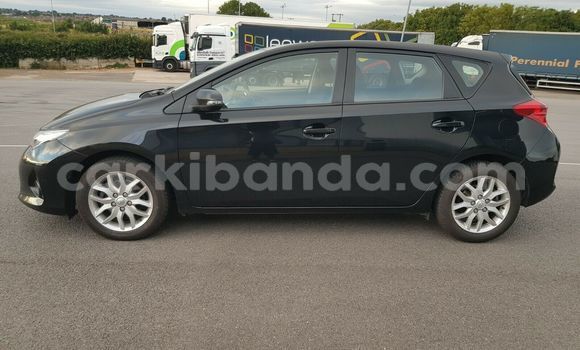 Gura Yakoze Toyota Auris Black Imodoka i Kampala mu Uganda Gura Yakoze Toyota Auris Black Imodoka i Kampala mu Uganda