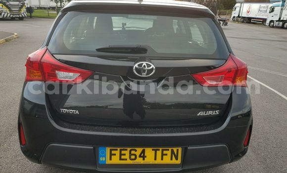 Gura Yakoze Toyota Auris Black Imodoka i Kampala mu Uganda Gura Yakoze Toyota Auris Black Imodoka i Kampala mu Uganda