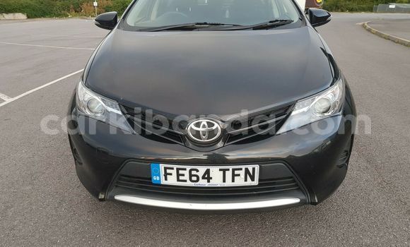 Gura Yakoze Toyota Auris Black Imodoka i Kampala mu Uganda Gura Yakoze Toyota Auris Black Imodoka i Kampala mu Uganda