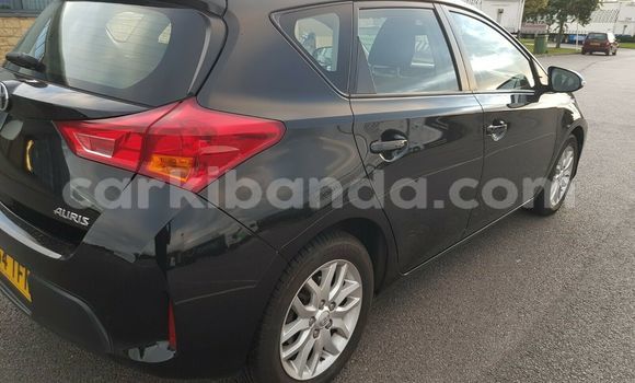 Gura Yakoze Toyota Auris Black Imodoka i Kampala mu Uganda Gura Yakoze Toyota Auris Black Imodoka i Kampala mu Uganda
