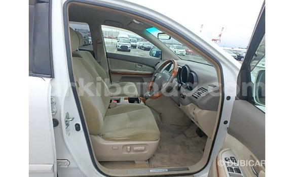 Acheter Import Voiture Toyota Harrier Blanc à Import - Dubai, Ouganda Acheter Import Voiture Toyota Harrier Blanc à Import - Dubai, Ouganda