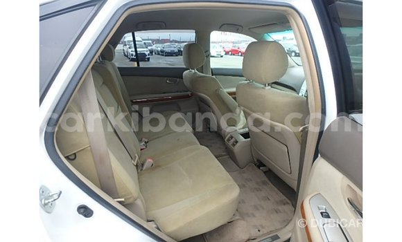 Acheter Import Voiture Toyota Harrier Blanc à Import - Dubai, Ouganda Acheter Import Voiture Toyota Harrier Blanc à Import - Dubai, Ouganda