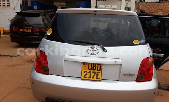 Nunua Ilio tumika Toyota IST Fedha Gari ndani ya Kampala nchini Uganda Nunua Ilio tumika Toyota IST Fedha Gari ndani ya Kampala nchini Uganda