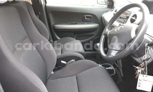 Nunua Ilio tumika Toyota IST Fedha Gari ndani ya Kampala nchini Uganda Nunua Ilio tumika Toyota IST Fedha Gari ndani ya Kampala nchini Uganda