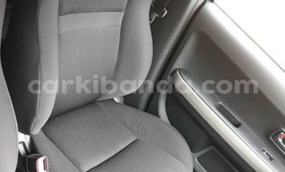 Nunua Ilio tumika Toyota IST Fedha Gari ndani ya Kampala nchini Uganda Nunua Ilio tumika Toyota IST Fedha Gari ndani ya Kampala nchini Uganda