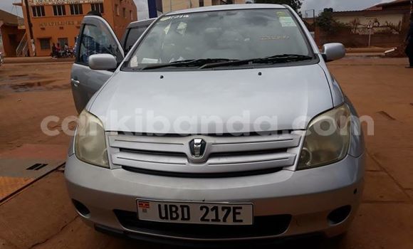 Nunua Ilio tumika Toyota IST Fedha Gari ndani ya Kampala nchini Uganda Nunua Ilio tumika Toyota IST Fedha Gari ndani ya Kampala nchini Uganda