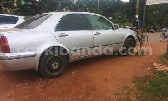 Acheter Occasion Voiture Toyota Progress Gris à Kampala, Ouganda Acheter Occasion Voiture Toyota Progress Gris à Kampala, Ouganda