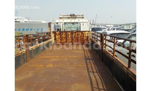 Acheter Import Voiture Isuzu Rodeo Blanc à Import - Dubai, Ouganda Acheter Import Voiture Isuzu Rodeo Blanc à Import - Dubai, Ouganda