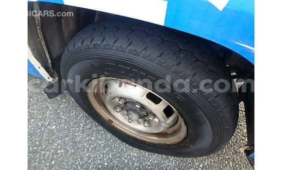 Acheter Import Voiture Nissan Caravan Blanc à Import - Dubai, Ouganda Acheter Import Voiture Nissan Caravan Blanc à Import - Dubai, Ouganda