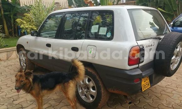 Acheter Occasion Voiture Toyota RAV4 Blanc à Kampala, Ouganda Acheter Occasion Voiture Toyota RAV4 Blanc à Kampala, Ouganda