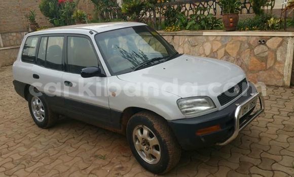 Acheter Occasion Voiture Toyota RAV4 Blanc à Kampala, Ouganda Acheter Occasion Voiture Toyota RAV4 Blanc à Kampala, Ouganda