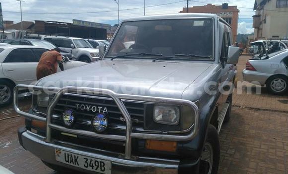 Nunua Ilio tumika Toyota Land Cruiser Prado Nyingine Gari ndani ya Kampala nchini Uganda Nunua Ilio tumika Toyota Land Cruiser Prado Nyingine Gari ndani ya Kampala nchini Uganda