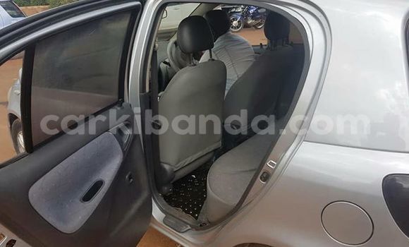 Gura Yakoze Toyota Vitz Silver Imodoka i Kampala mu Uganda Gura Yakoze Toyota Vitz Silver Imodoka i Kampala mu Uganda