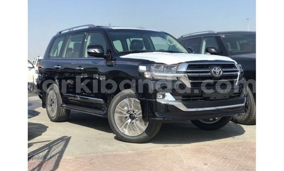 Gura Imported Toyota Land Cruiser Black Imodoka i Import - Dubai mu Uganda
