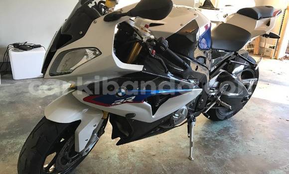 Gura Yakoze BMW R 1200 GS Blue Bike i Busia mu Uganda Gura Yakoze BMW R 1200 GS Blue Bike i Busia mu Uganda