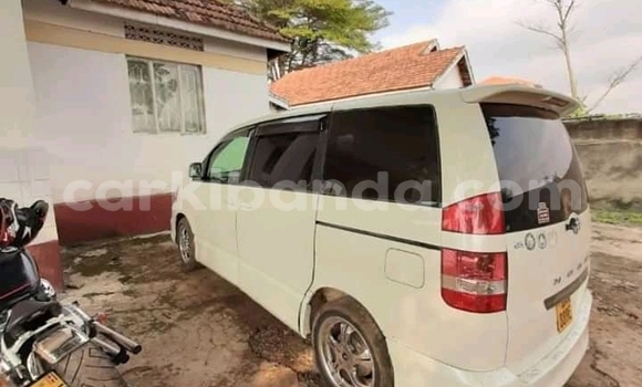 Acheter Occasion Voiture Toyota Noah Blanc à Kampala, Ouganda Acheter Occasion Voiture Toyota Noah Blanc à Kampala, Ouganda