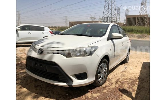 Acheter Import Voiture Toyota Yaris Blanc à Import - Dubai, Ouganda Acheter Import Voiture Toyota Yaris Blanc à Import - Dubai, Ouganda