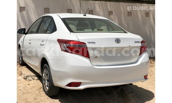 Acheter Import Voiture Toyota Yaris Blanc à Import - Dubai, Ouganda Acheter Import Voiture Toyota Yaris Blanc à Import - Dubai, Ouganda