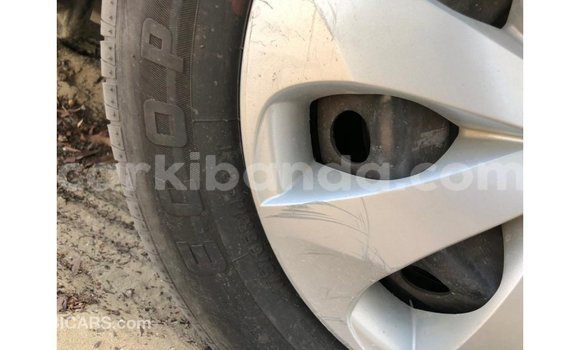 Acheter Import Voiture Toyota Yaris Blanc à Import - Dubai, Ouganda Acheter Import Voiture Toyota Yaris Blanc à Import - Dubai, Ouganda