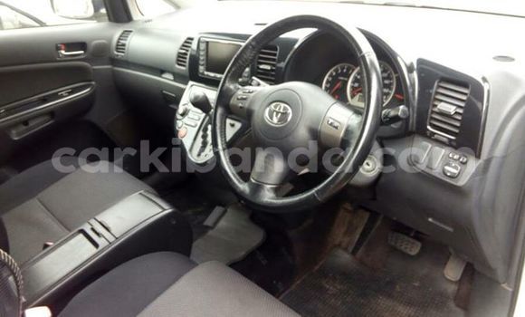 Nunua Ilio tumika Toyota Wish Nyeupe Gari ndani ya Kampala nchini Uganda Nunua Ilio tumika Toyota Wish Nyeupe Gari ndani ya Kampala nchini Uganda