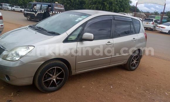 Nunua Ilio tumika Toyota Spacio Fedha Gari ndani ya Kampala nchini Uganda Nunua Ilio tumika Toyota Spacio Fedha Gari ndani ya Kampala nchini Uganda