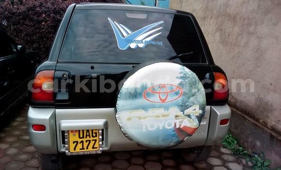 Gura Yakoze Toyota RAV4 Black Imodoka i Kampala mu Uganda Gura Yakoze Toyota RAV4 Black Imodoka i Kampala mu Uganda