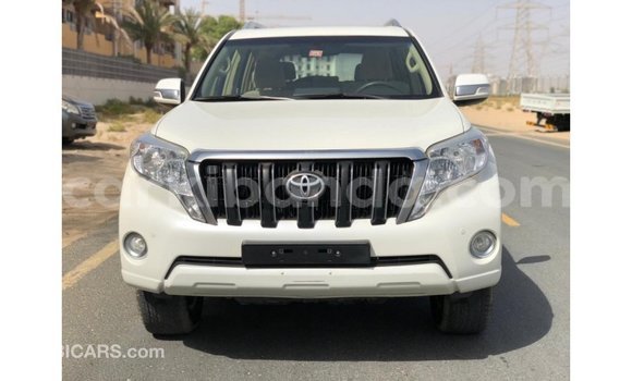 Acheter Import Voiture Toyota Prado Blanc à Import - Dubai, Ouganda Acheter Import Voiture Toyota Prado Blanc à Import - Dubai, Ouganda
