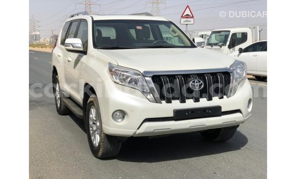 Acheter Import Voiture Toyota Prado Blanc à Import - Dubai, Ouganda Acheter Import Voiture Toyota Prado Blanc à Import - Dubai, Ouganda