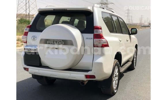 Acheter Import Voiture Toyota Prado Blanc à Import - Dubai, Ouganda Acheter Import Voiture Toyota Prado Blanc à Import - Dubai, Ouganda
